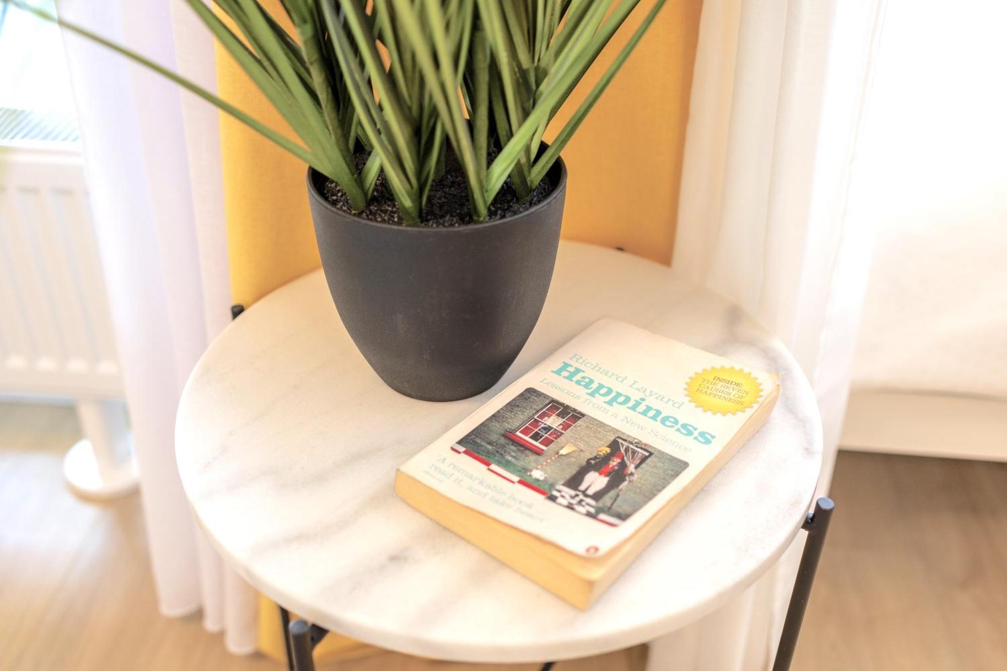 Yellow Apartment - Balcony, Free Parking, By Gravity Prag Dış mekan fotoğraf