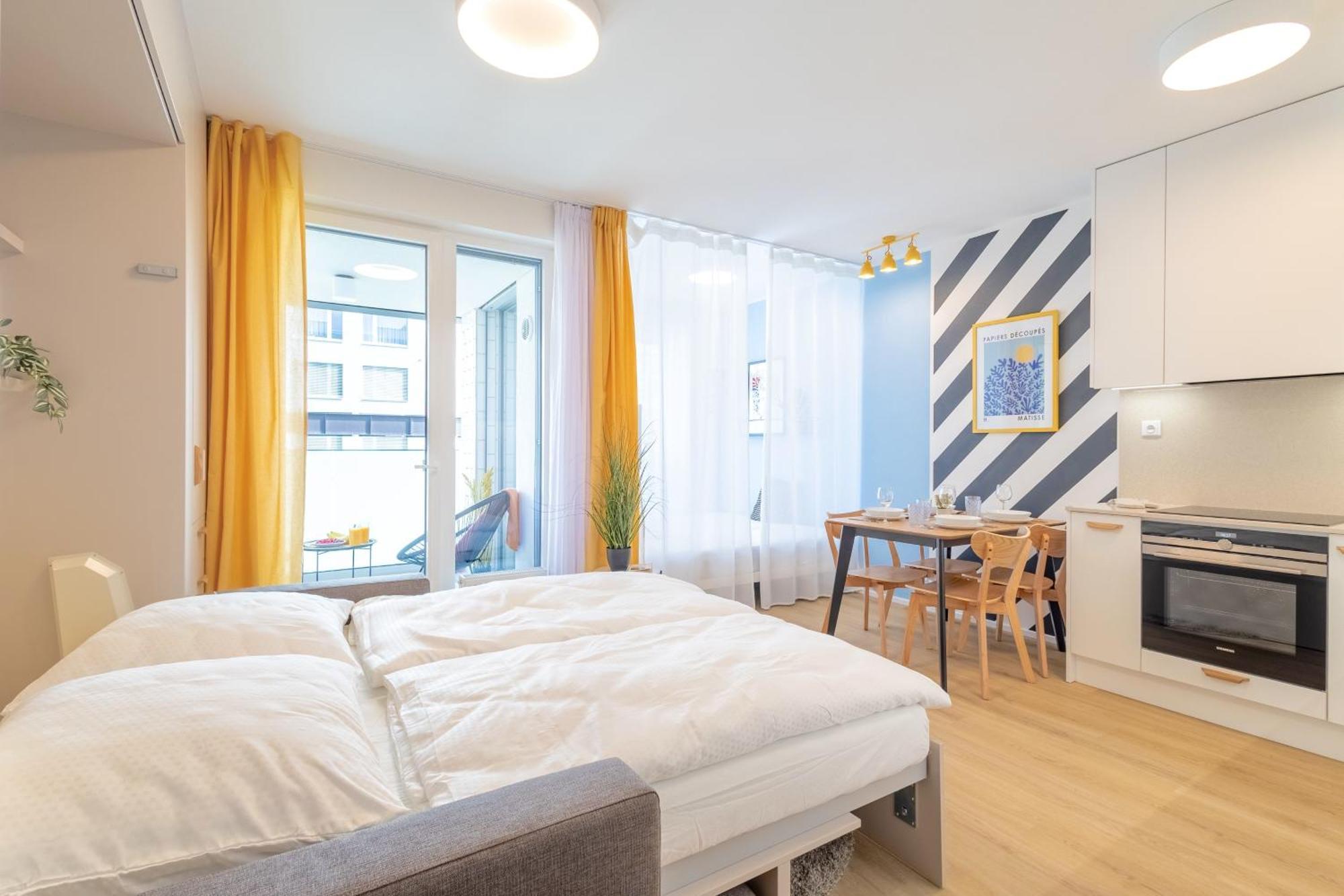 Yellow Apartment - Balcony, Free Parking, By Gravity Prag Dış mekan fotoğraf