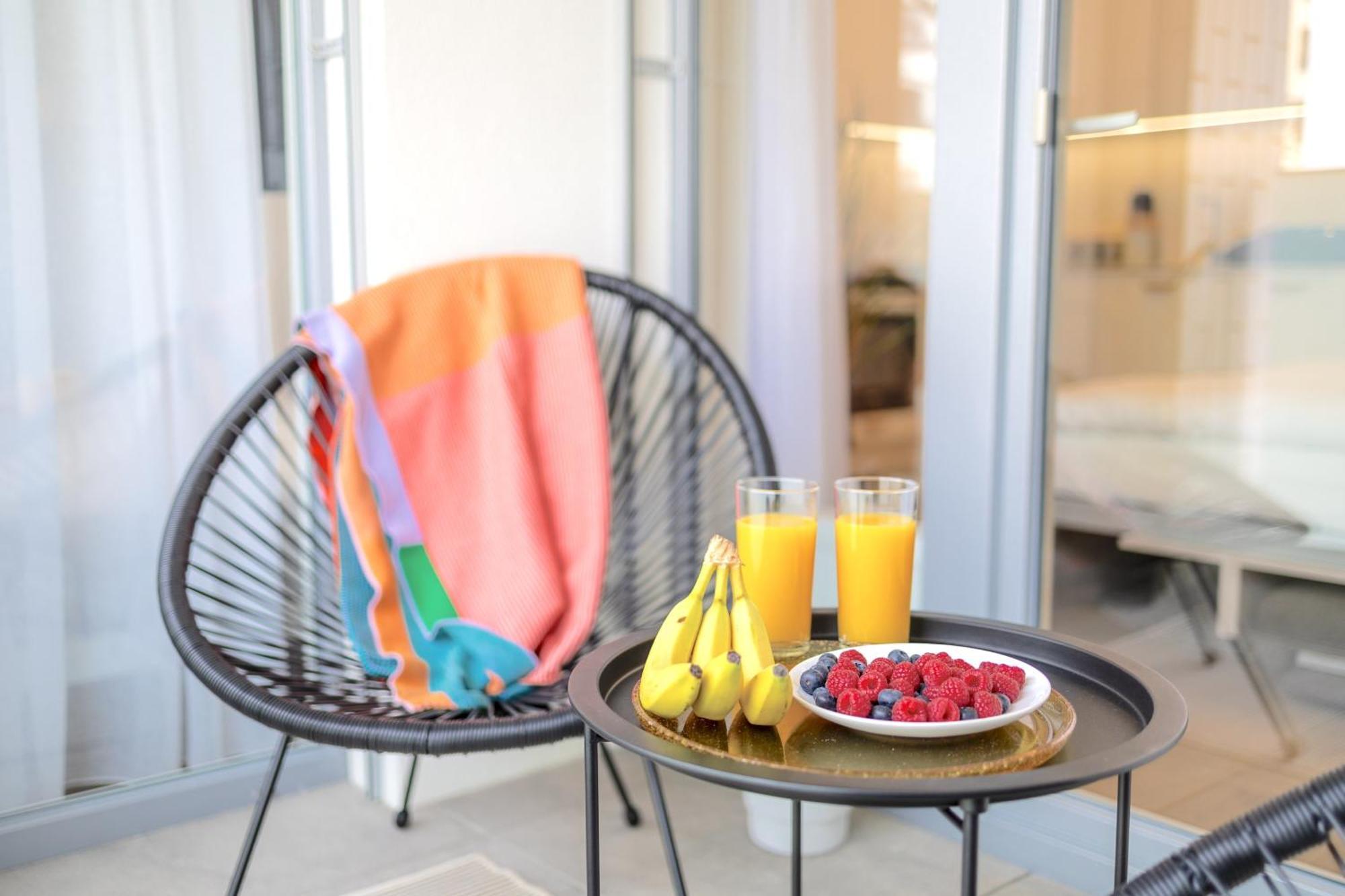 Yellow Apartment - Balcony, Free Parking, By Gravity Prag Dış mekan fotoğraf