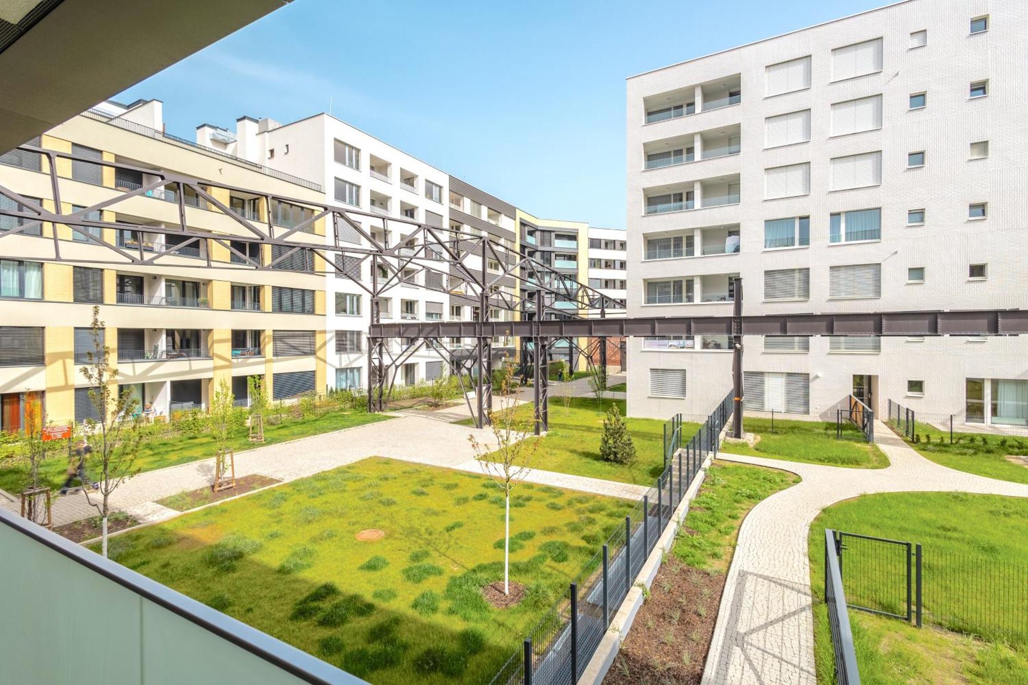 Yellow Apartment - Balcony, Free Parking, By Gravity Prag Dış mekan fotoğraf